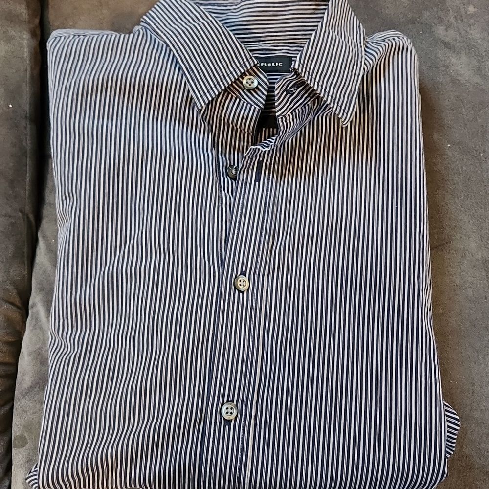 Banana republic medium shirt top striped button down 15 - 15.5 shirt work preown